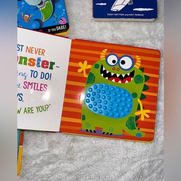 Book Bundle - Picture 8 of 13